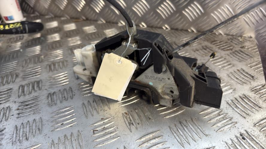 Serrure avant droit TOYOTA YARIS 3 PHASE 2 Essence/Hybride - Image 1