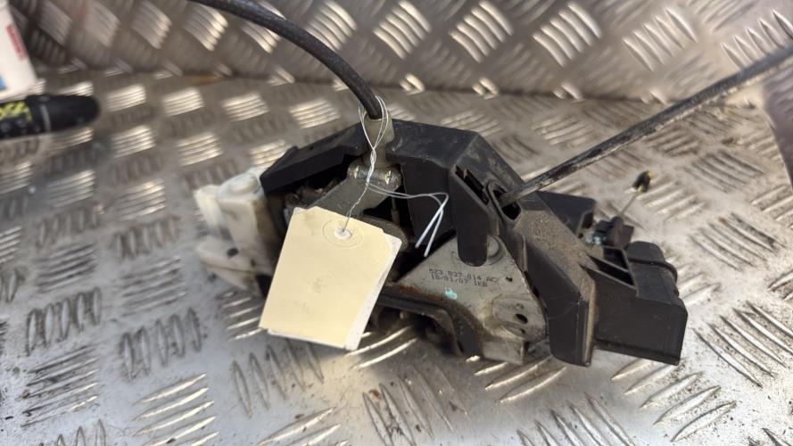 Serrure avant droit TOYOTA YARIS 3 PHASE 2 Essence/Hybride - Image 2