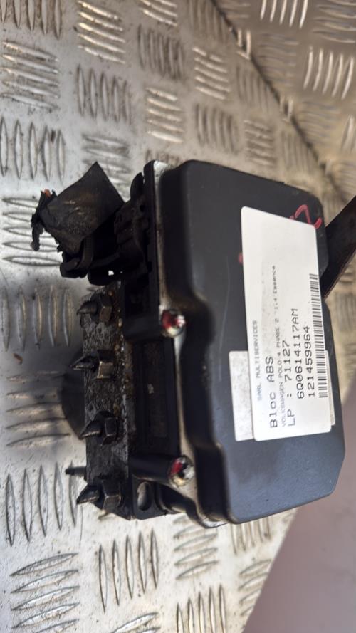 Bloc ABS (freins anti-blocage) VOLKSWAGEN POLO 4 PHASE 2 Essence - Image 2