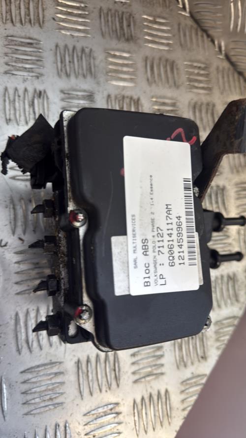 Bloc ABS (freins anti-blocage) VOLKSWAGEN POLO 4 PHASE 2 Essence - Image 3