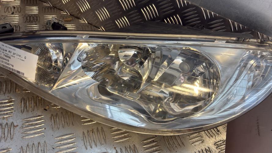 Optique avant principal gauche (feux)(phare) PEUGEOT 206 PHASE 2 BREAK Diesel - Image 2