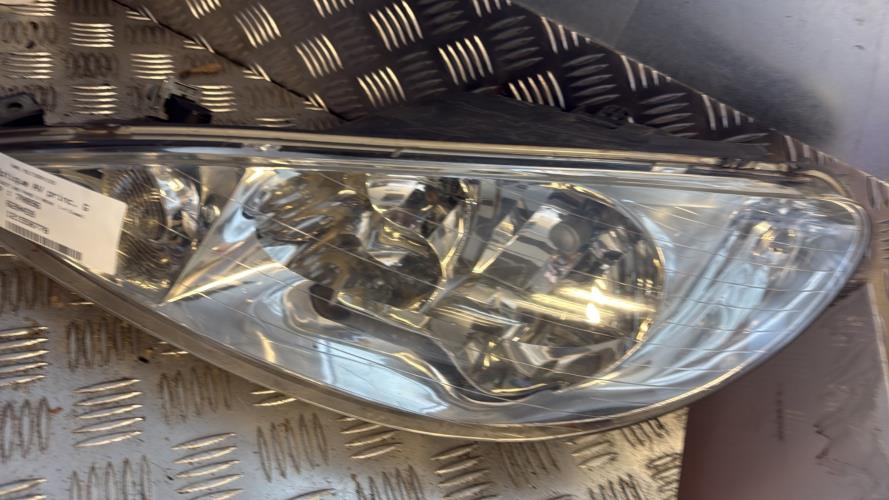 Optique avant principal gauche (feux)(phare) PEUGEOT 206 PHASE 2 BREAK Diesel - Image 3