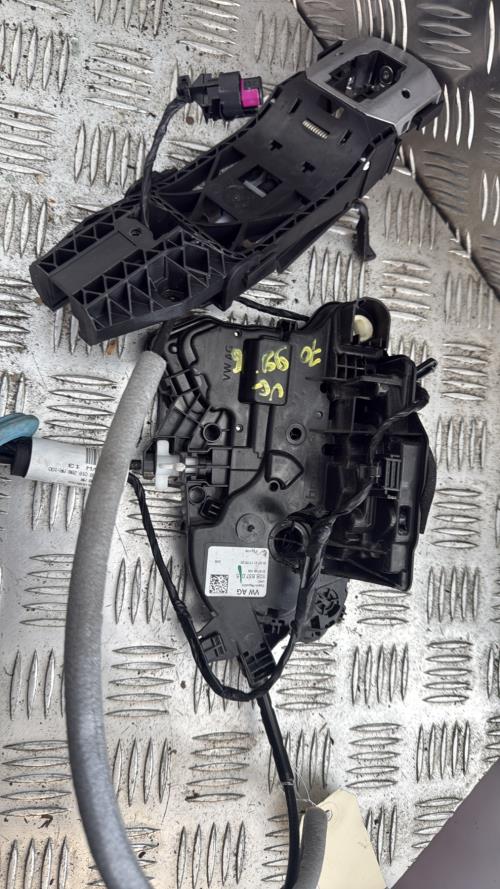 Serrure avant gauche VOLKSWAGEN T-CROSS PHASE 1 Essence - Image 1