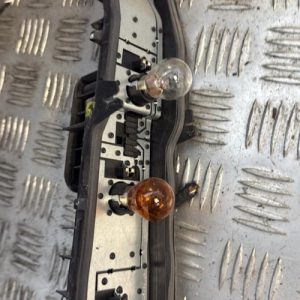 Platine feu arriere gauche VOLKSWAGEN CADDY 5 Diesel - Image 1