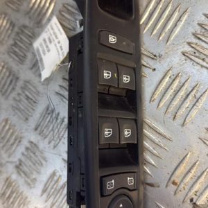 Interrupteur de leve vitre avant gauche RENAULT MEGANE 3 PHASE 1 BREAK Diesel - Image 1