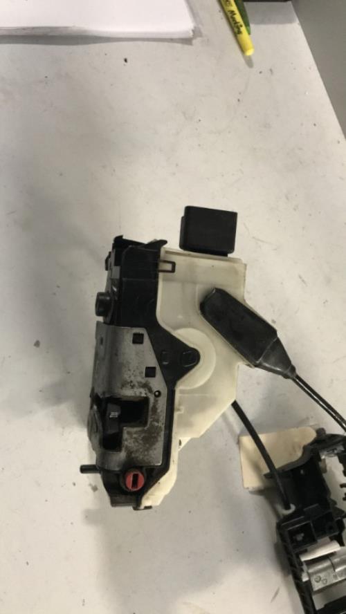 Serrure arriere droit PEUGEOT 208 1 PHASE 1 Essence - Image 2