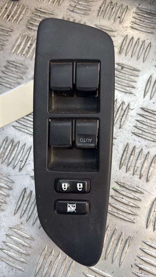 Interrupteur de leve vitre avant gauche TOYOTA AURIS 1 PHASE 1 Diesel - Image 1