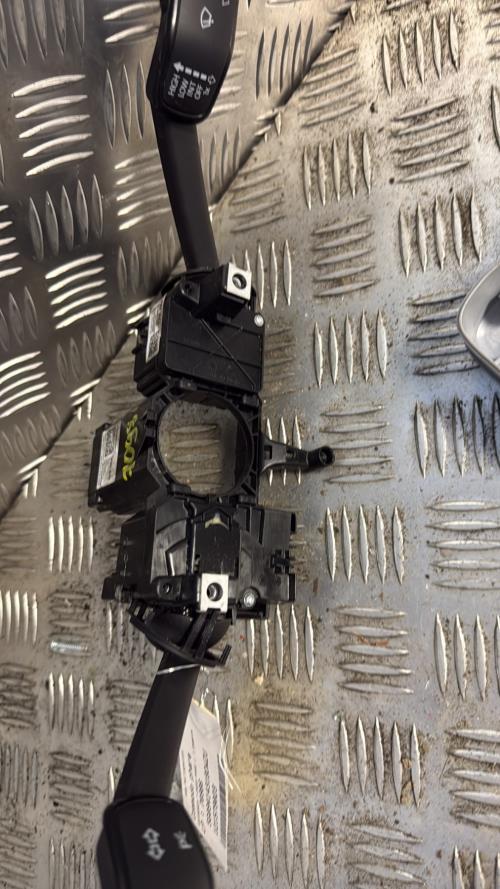 Commodo phare VOLKSWAGEN T-CROSS PHASE 1 Essence - Image 1