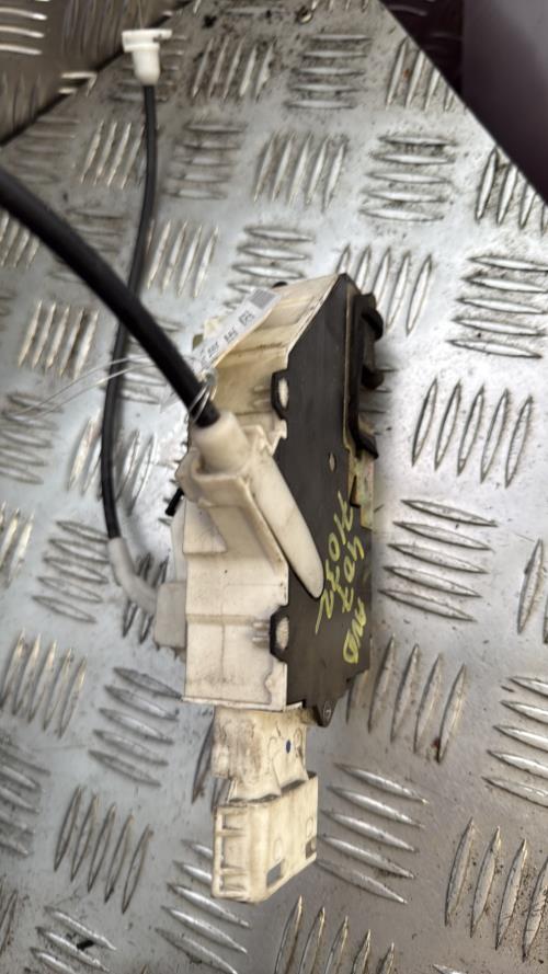 Serrure avant droit PEUGEOT 407 PHASE 1 Diesel - Image 3