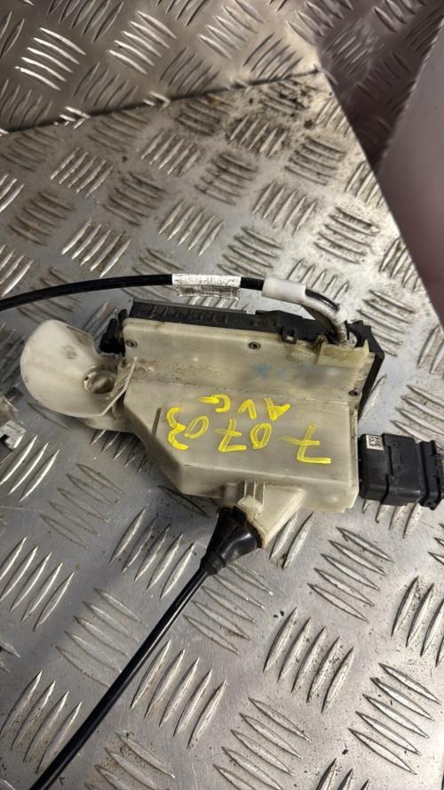 Serrure avant gauche PEUGEOT 407 PHASE 1 Diesel - Image 2