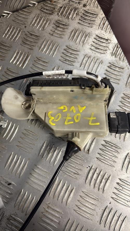 Serrure avant gauche PEUGEOT 407 PHASE 1 Diesel - Image 3