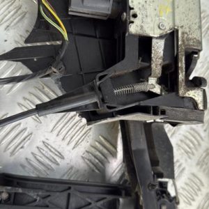 Serrure avant gauche FORD FIESTA 5 PHASE 1 Diesel - Image 1