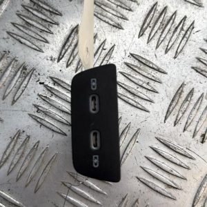 Prise port USB VOLKSWAGEN T-CROSS PHASE 1 Essence - Image 1