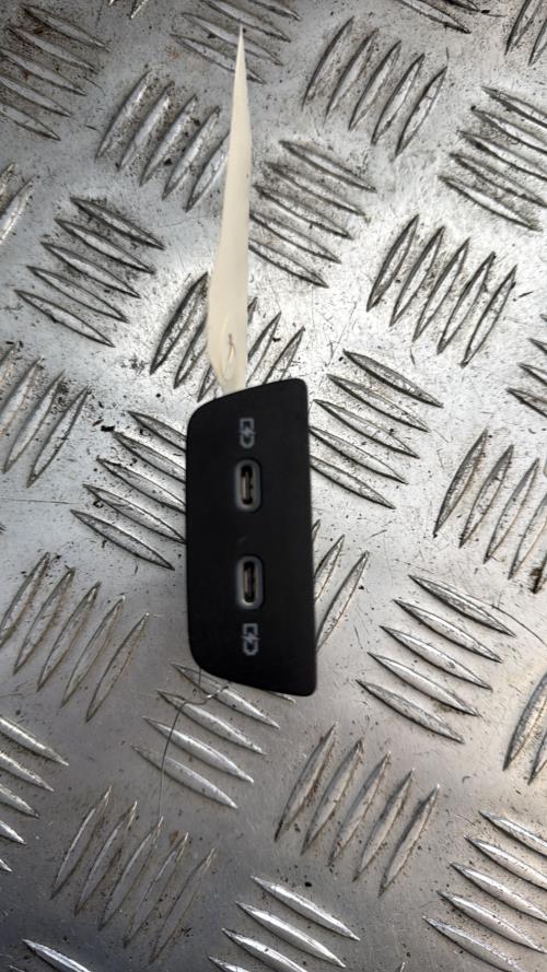 Prise port USB VOLKSWAGEN T-CROSS PHASE 1 Essence - Image 3