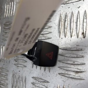 Bouton de warning MAZDA 2 2 PHASE 1 Diesel - Image 1