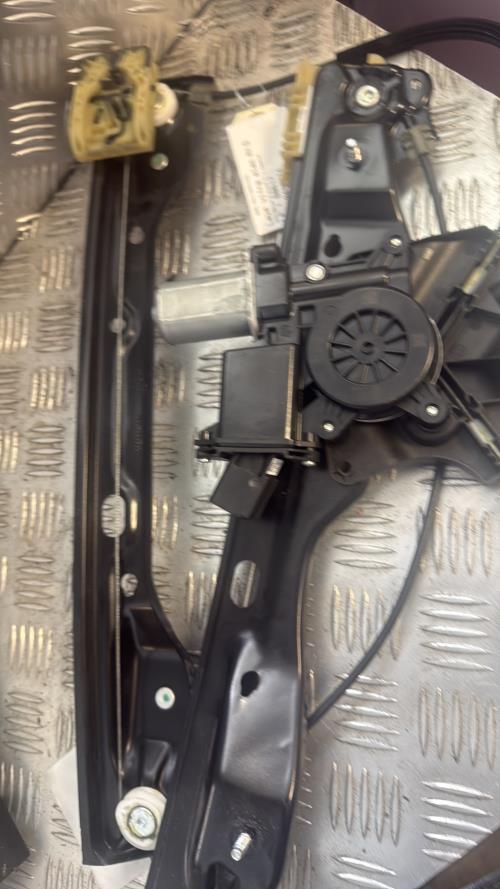 Leve vitre electrique avant droit OPEL ASTRA K PHASE 1 Essence - Image 1