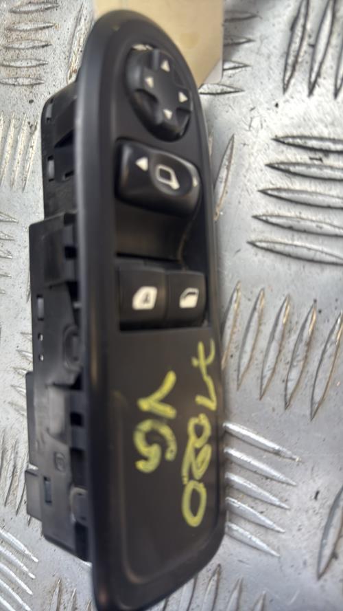 Interrupteur de leve vitre avant gauche CITROEN C3 2 PHASE 2 Essence - Image 1