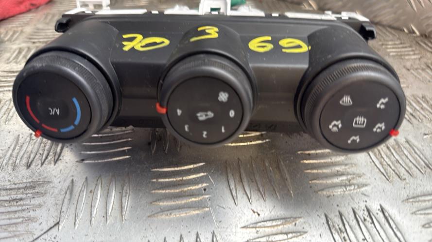 Commande chauffage RENAULT CLIO 5 PHASE 1 Diesel/Hybride - Image 1