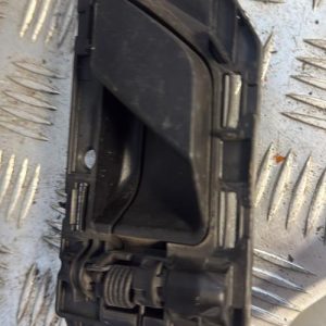 Poignee interieur avant gauche PEUGEOT PARTNER 1 PHASE 2 Diesel - Image 1