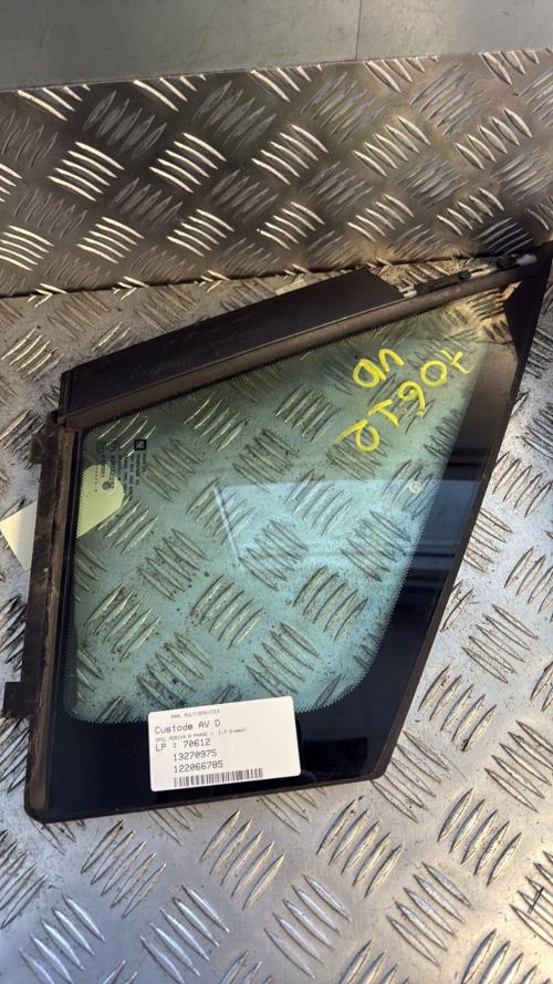 Custode avant droit (porte) OPEL MERIVA B PHASE 1 Diesel - Image 1