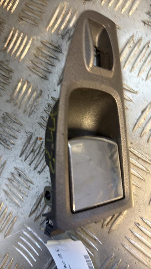 Poignee interieur arriere gauche LANCIA MUSA PHASE 1 Diesel - Image 1