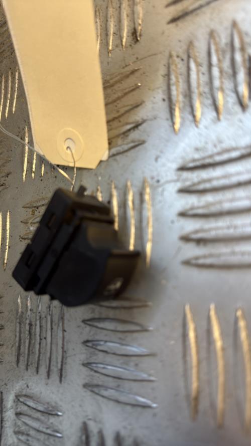 Interrupteur de leve vitre arriere gauche LANCIA MUSA PHASE 1 Diesel - Image 2