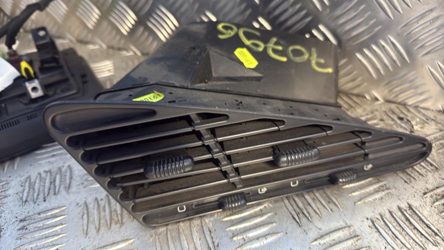 Aerateur tableau de bord CITROEN BERLINGO 1 PHASE 1 Diesel - Image 2