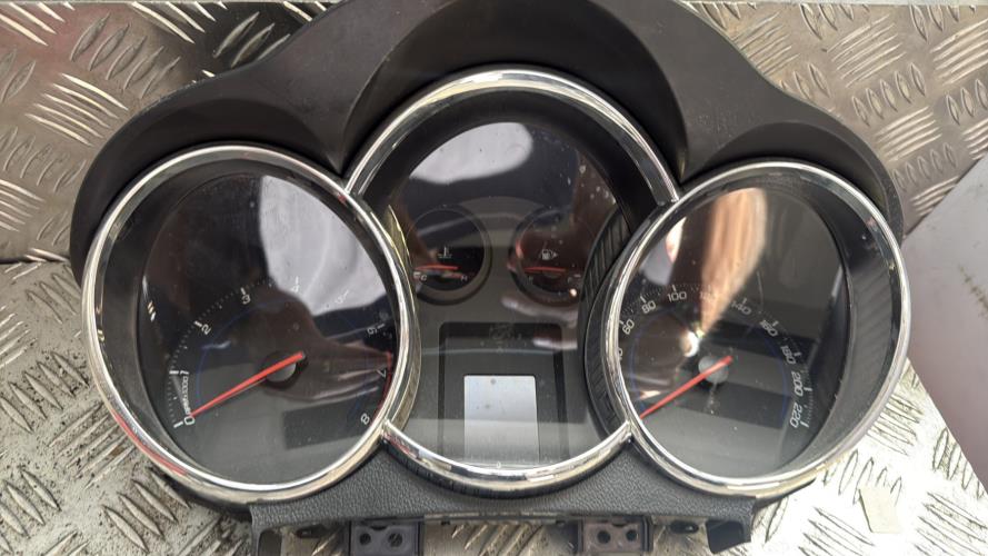 Compteur CHEVROLET CRUZE PHASE 1 Essence - Image 2