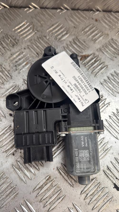 Moteur leve vitre avant gauche VOLKSWAGEN T-CROSS PHASE 1 Essence - Image 1