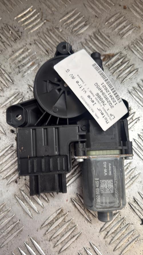 Moteur leve vitre avant gauche VOLKSWAGEN T-CROSS PHASE 1 Essence - Image 3