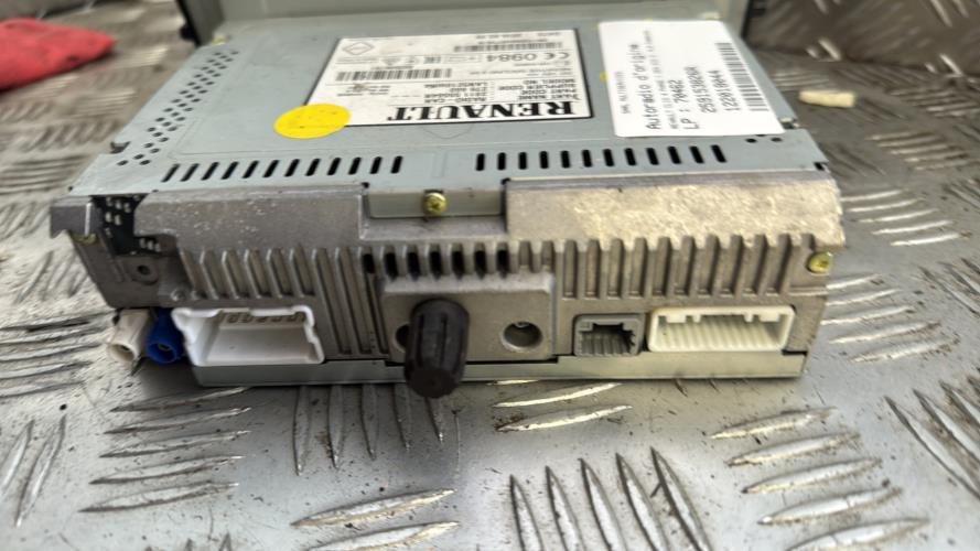 Autoradio d'origine RENAULT CLIO 4 PHASE 1 Essence - Image 3