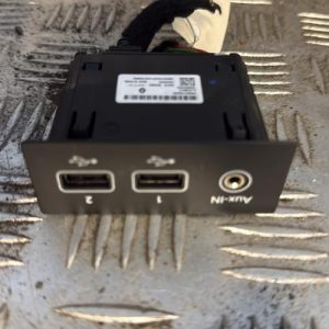 Prise port USB RENAULT CLIO 5 PHASE 1 Diesel/Hybride - Image 1