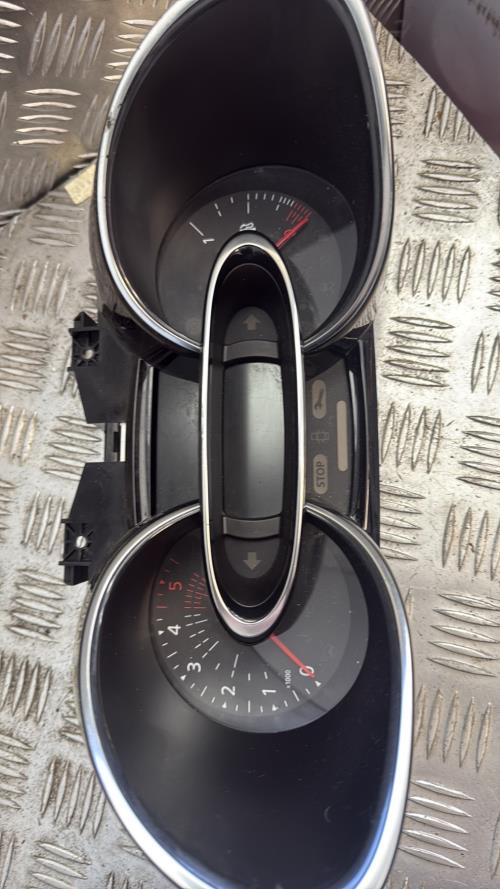 Compteur RENAULT CLIO 4 PHASE 2 Diesel - Image 2