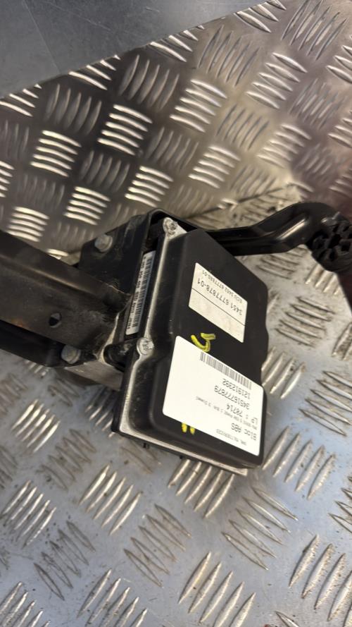 Bloc ABS (freins anti-blocage) BMW SERIE 5 E60 PHASE 1 Diesel - Image 2