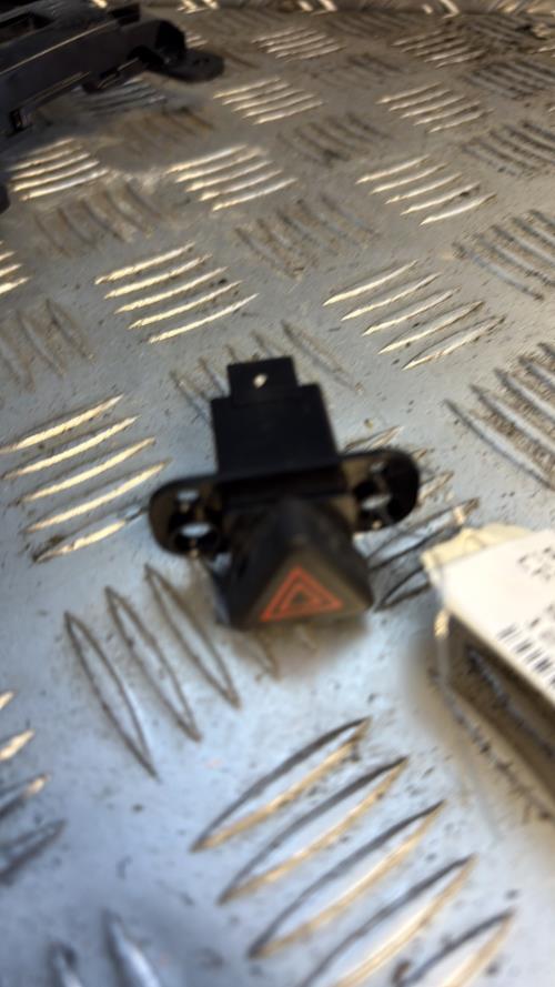 Bouton de warning CHEVROLET CRUZE PHASE 1 Essence - Image 1