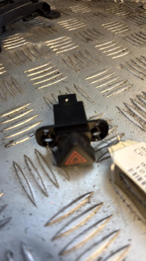 Bouton de warning CHEVROLET CRUZE PHASE 1 Essence - Image 2