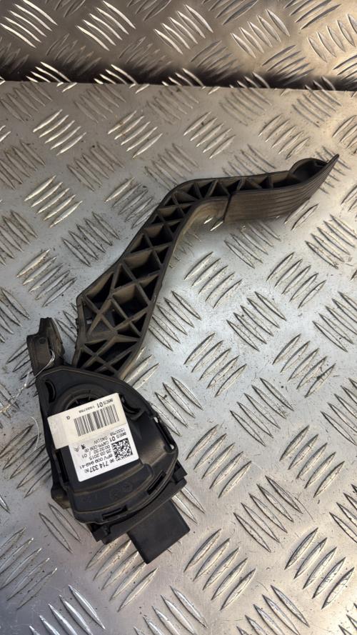 Pedale d'accelerateur PEUGEOT 208 1 PHASE 1 Diesel - Image 1