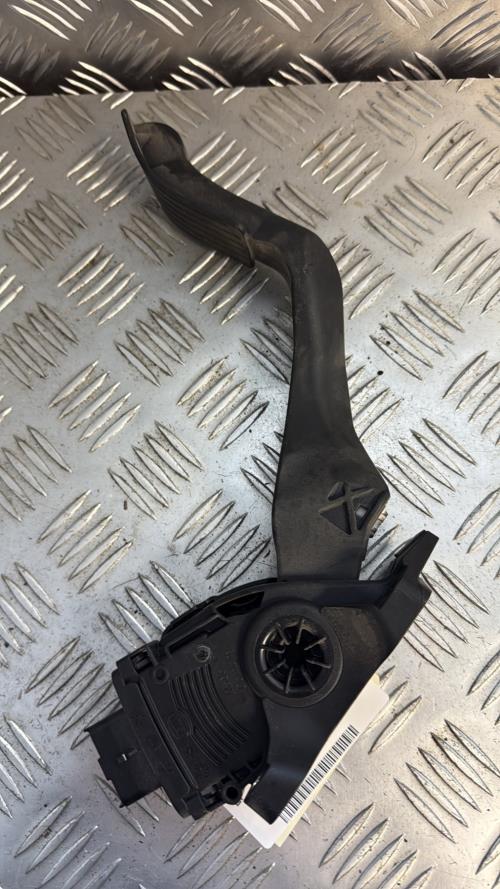 Pedale d'accelerateur PEUGEOT 208 1 PHASE 1 Diesel - Image 3