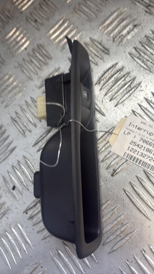 Interrupteur de leve vitre arriere gauche RENAULT CLIO 4 PHASE 2 Diesel - Image 3