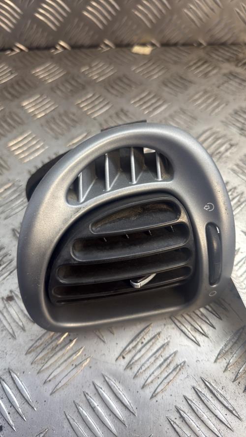 Aerateur tableau de bord avant gauche CITROEN XSARA PICASSO PHASE 1 Essence - Image 2