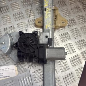 Leve vitre electrique avant gauche RENAULT CLIO 4 PHASE 2 Diesel - Image 1