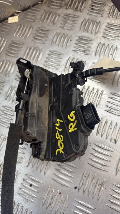 Serrure arriere gauche RENAULT CLIO 4 PHASE 2 Diesel - Image 1