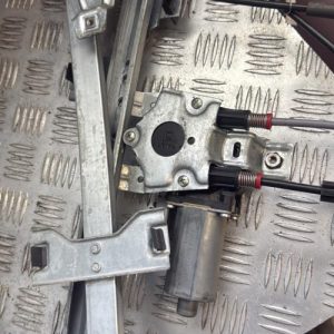 Leve vitre electrique avant gauche PEUGEOT PARTNER 1 PHASE 2 Diesel - Image 1