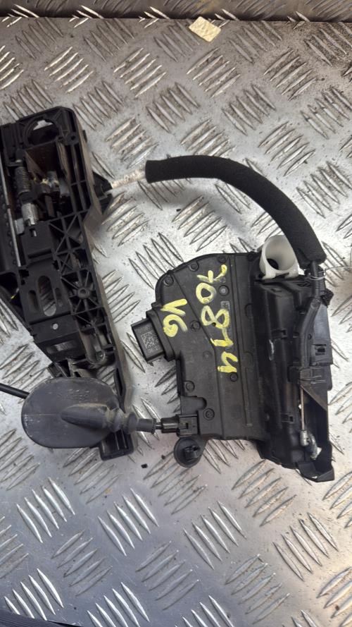 Serrure avant gauche RENAULT CLIO 4 PHASE 2 Diesel - Image 1