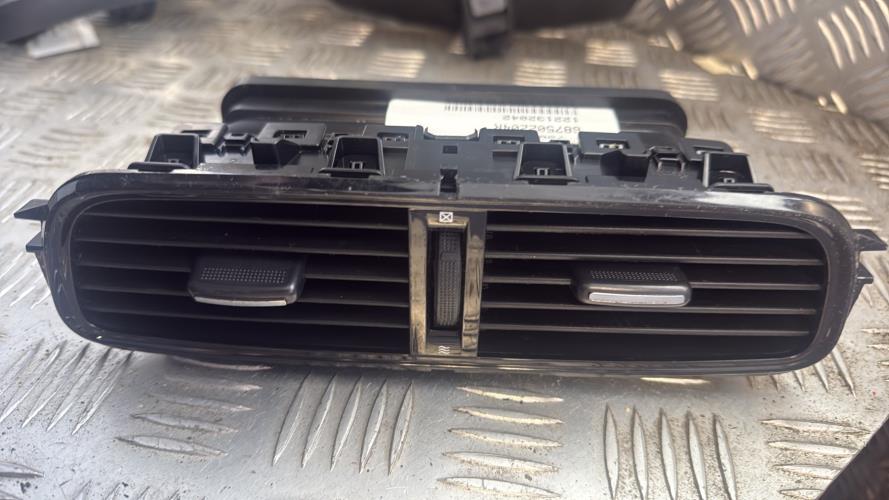 Aerateur tableau de bord RENAULT CLIO 4 PHASE 2 Diesel - Image 1