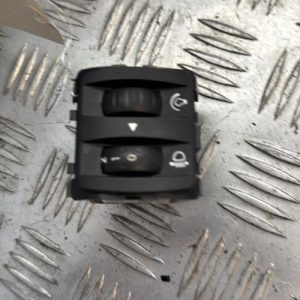 Commande de reglage hauteur de phare RENAULT CLIO 4 PHASE 2 Diesel - Image 1