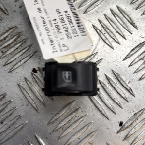 Interrupteur de leve vitre avant droit RENAULT CLIO 4 PHASE 2 Diesel - Image 1