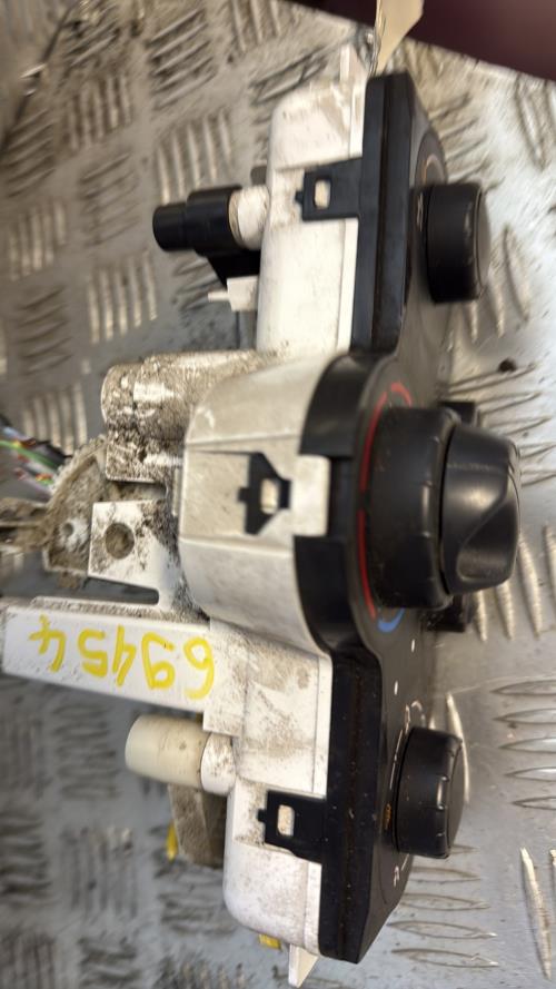 Commande chauffage RENAULT CLIO 3 PHASE 2 BREAK Diesel - Image 3