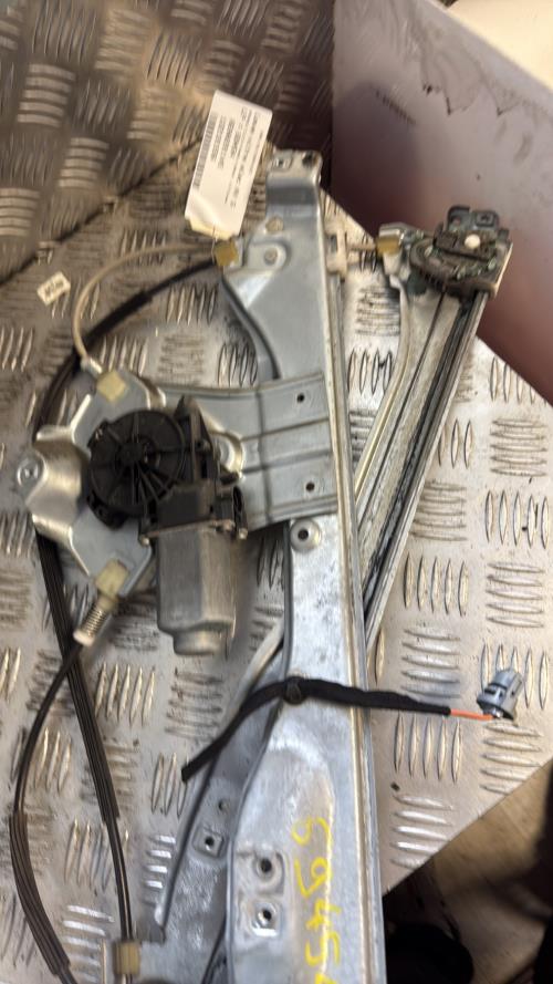 Leve vitre electrique avant gauche RENAULT CLIO 3 PHASE 2 BREAK Diesel - Image 2