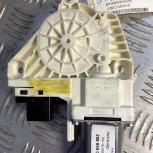 Moteur leve vitre avant droit AUDI A4 3 AVANT PHASE 1 BREAK Diesel - Image 1